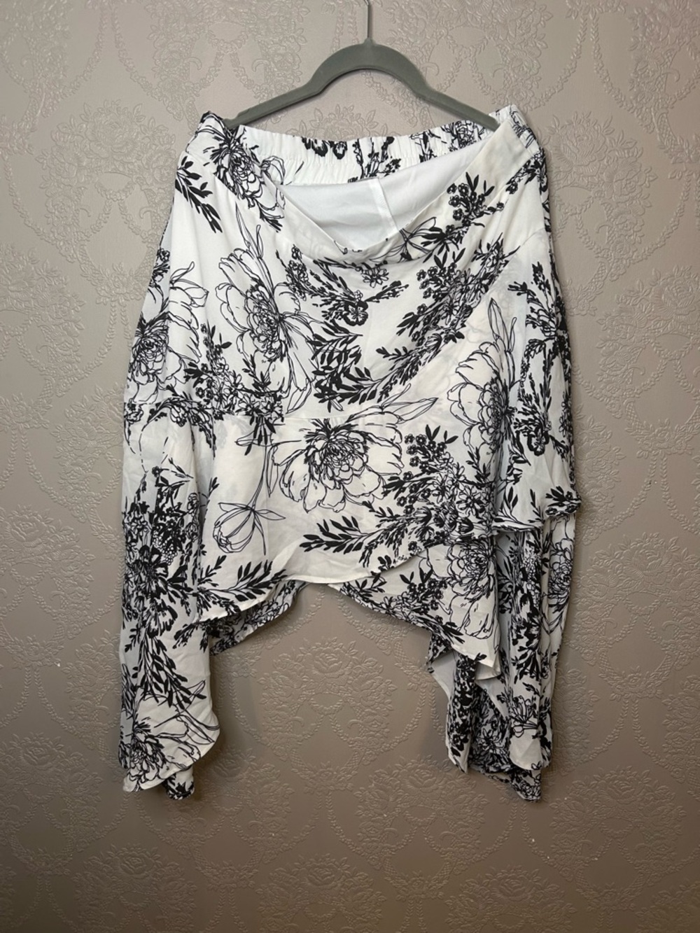 VENUS skirt white Black Floral Print L